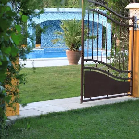 Gites Maisons De Vacances Domaine La Chamade Carpentras Room photo