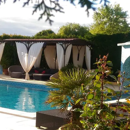 Gites Maisons De Vacances Domaine La Chamade Carpentras Exterior photo