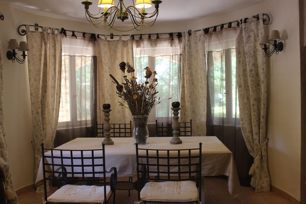 Holiday home Gites Maisons De Vacances Domaine La Chamade Carpentras *