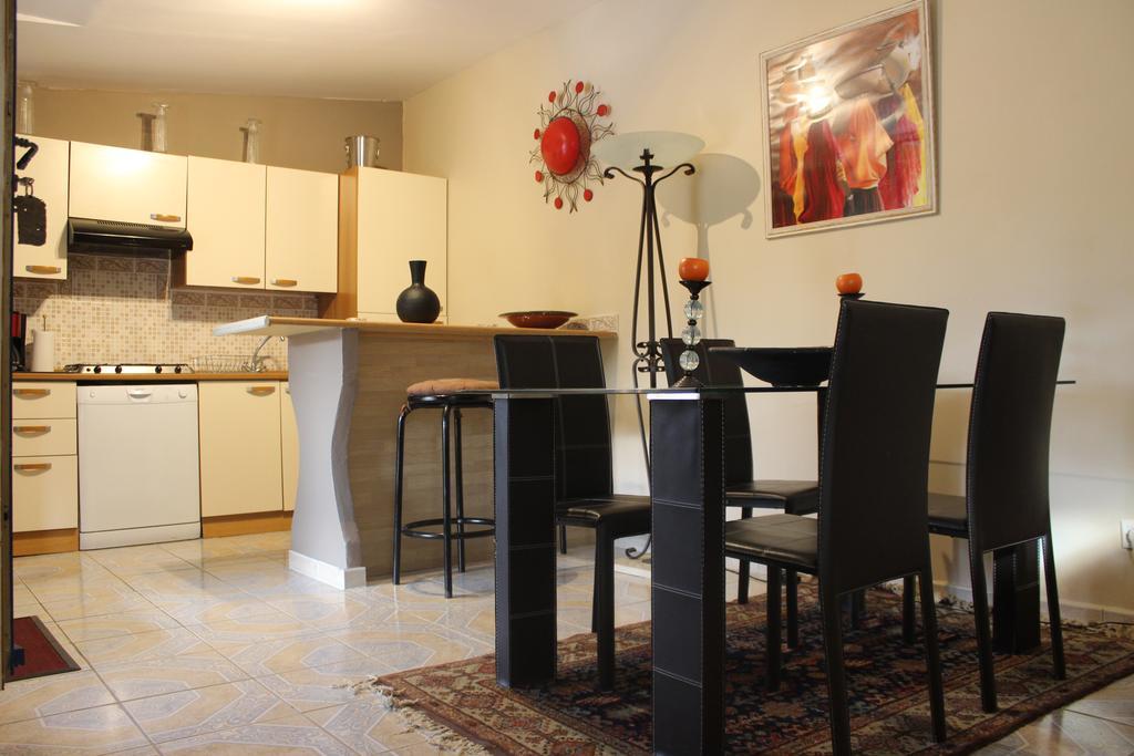 Holiday home Gites Maisons De Vacances Domaine La Chamade Carpentras *